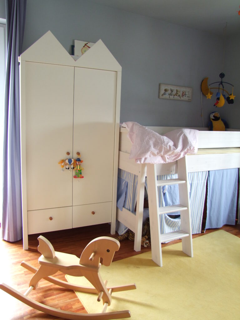 Kinderzimmer, Schleiflack weiß